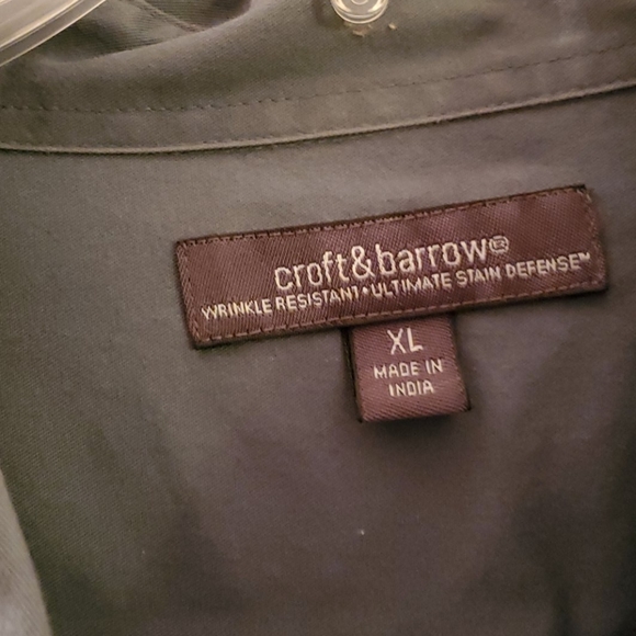 Button down - Picture 2 of 2